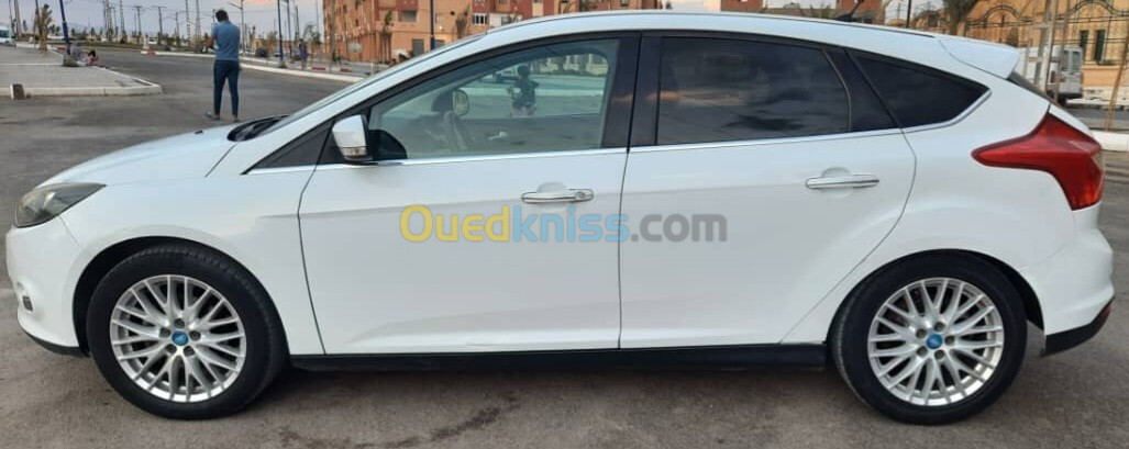 Ford Focus 5 portes 2012 Titanium