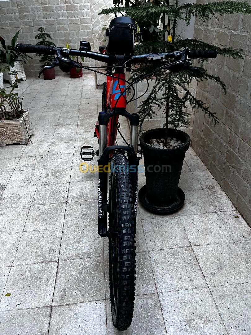 VTT marque LAPIERE TAILLE L ,  ROUES 27.5 