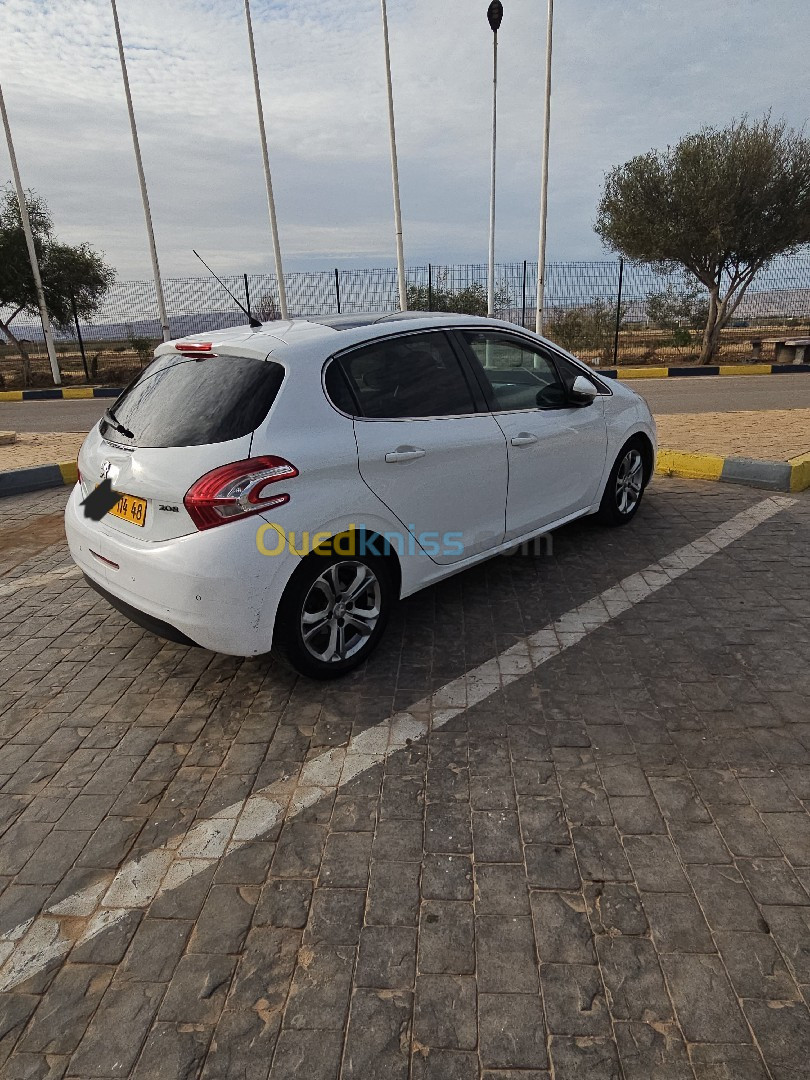 Peugeot 208 2014 Allure