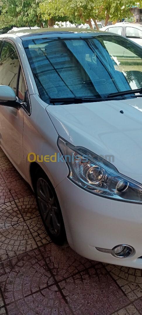 Peugeot 208 2015 Allure