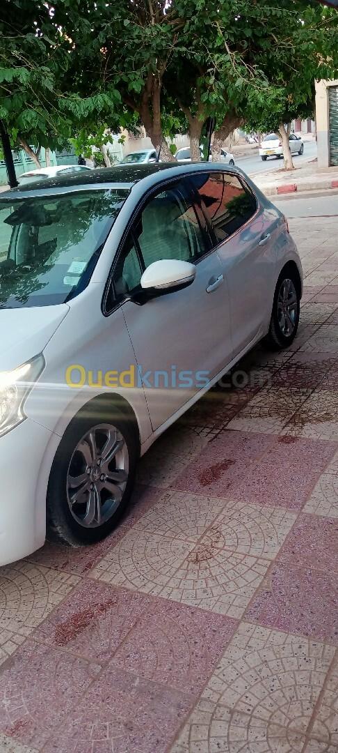 Peugeot 208 2015 Allure