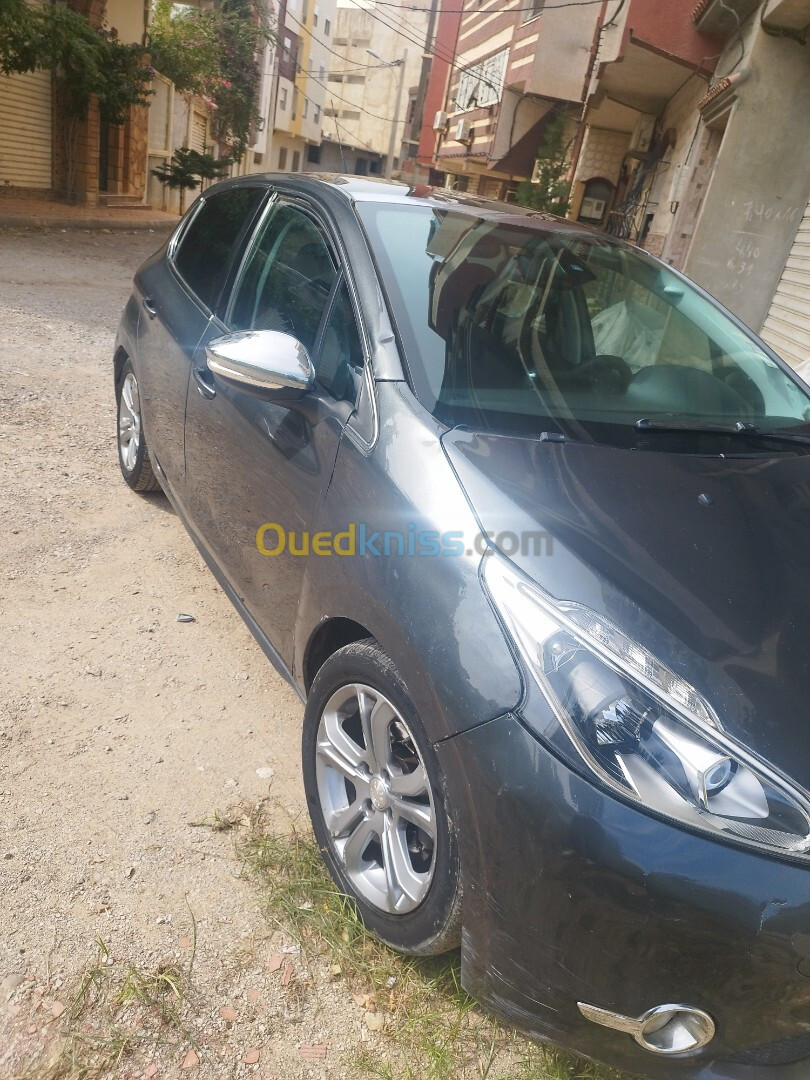 Peugeot 208 2014 Alure