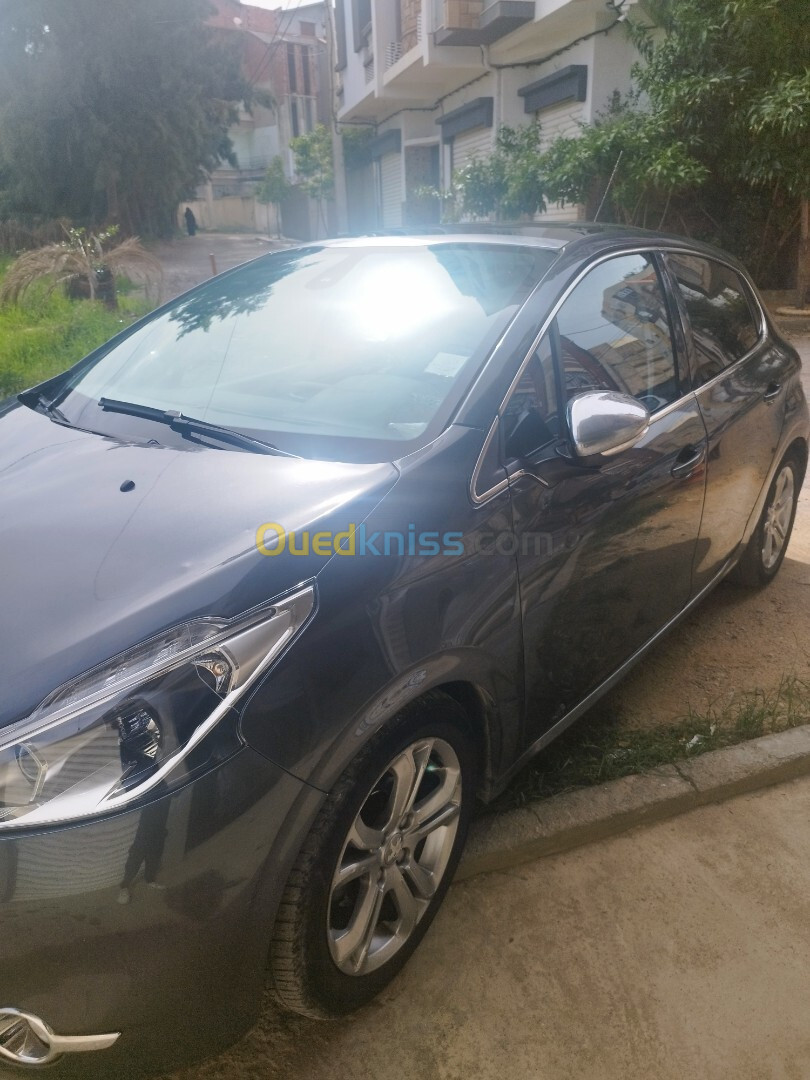 Peugeot 208 2014 Alure