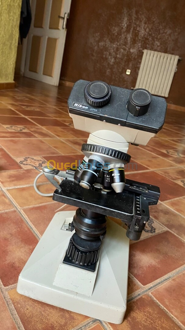 Microscope Nikon Alphaphot YS avec accessoires complets en excellent état