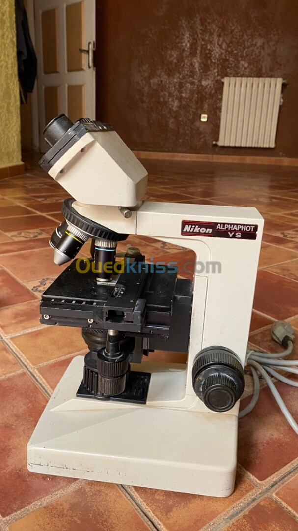 Microscope Nikon Alphaphot YS avec accessoires complets en excellent état