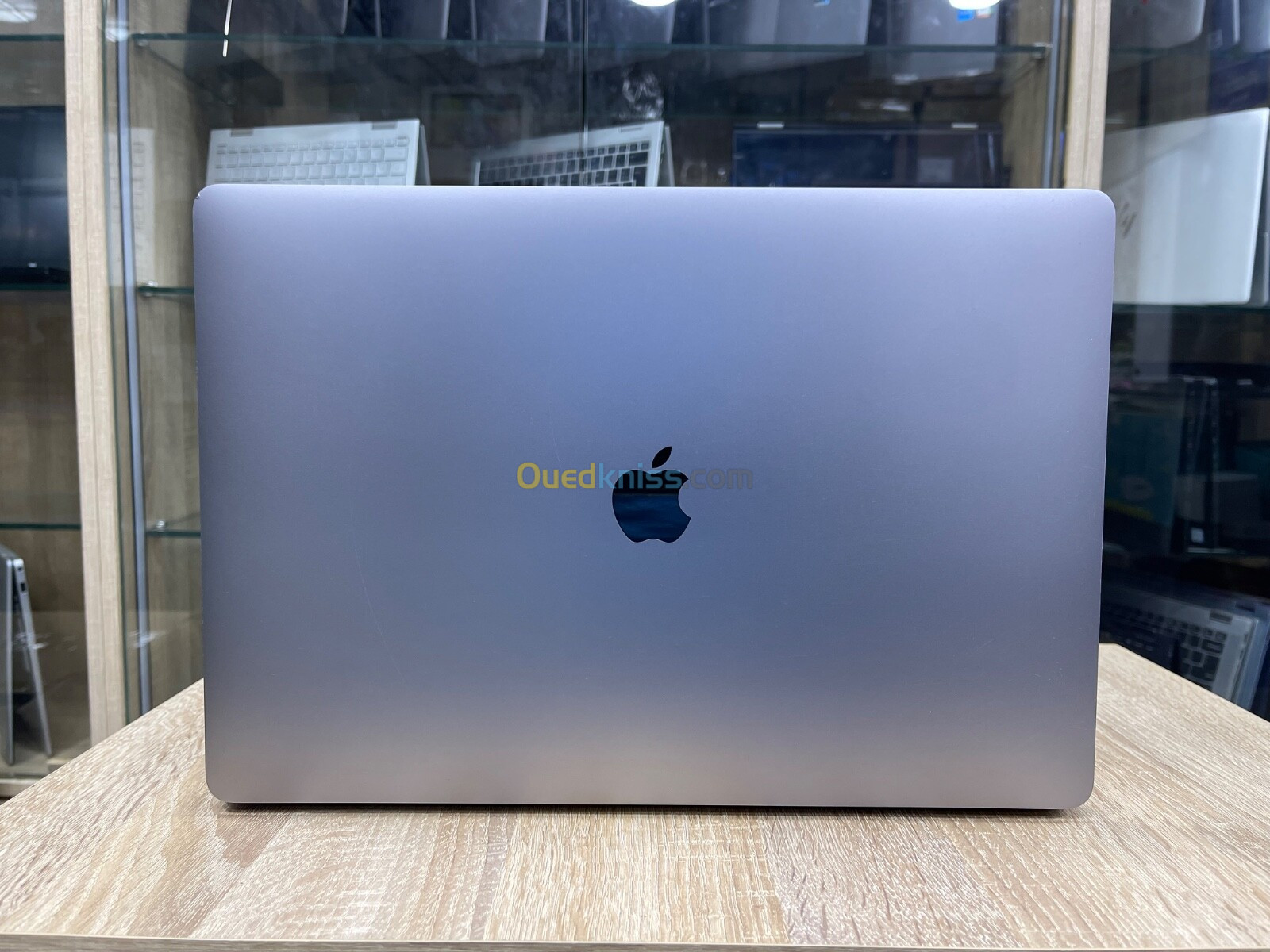 MACBOOK PRO 2019 | i9 8 cœur | RAM 32Go | SSD 1 TB | Écran 16 3k | Cycle 262