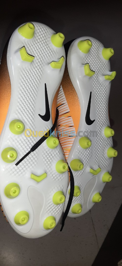 Soulier de football NIKE MERCURIAL