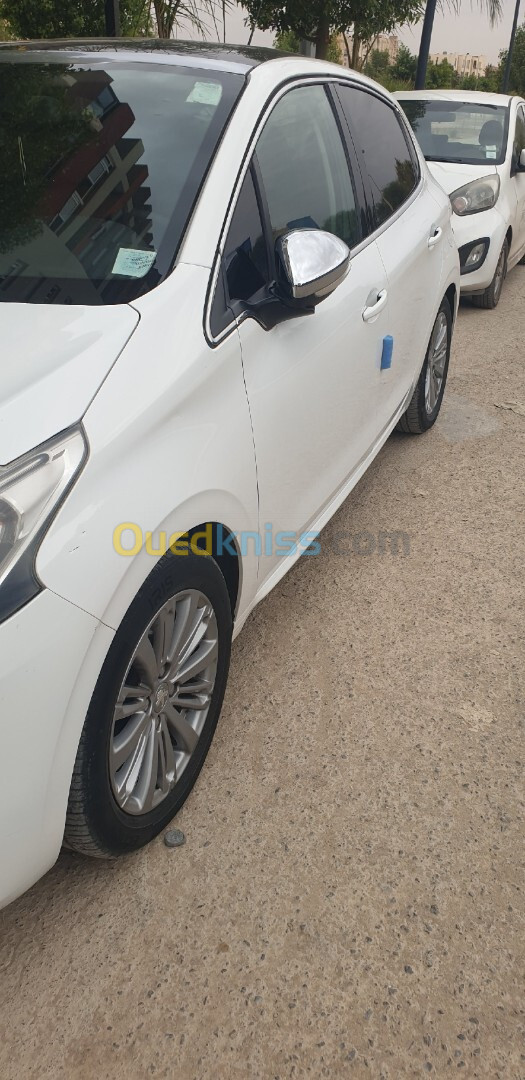 Peugeot 208 2015 Allure Facelift