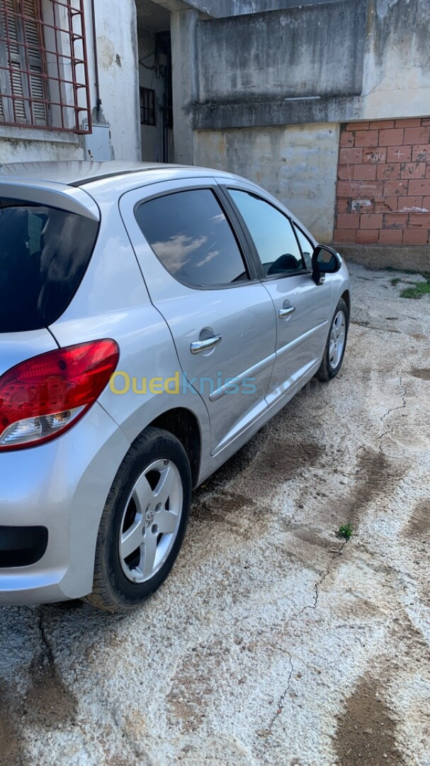 Peugeot 207 2011 