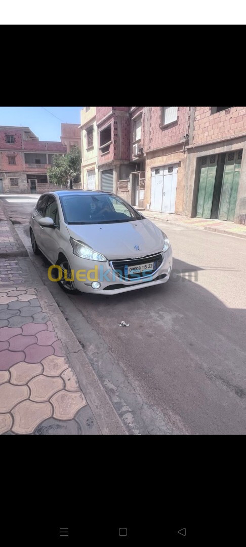 Peugeot 208 2015 Allure