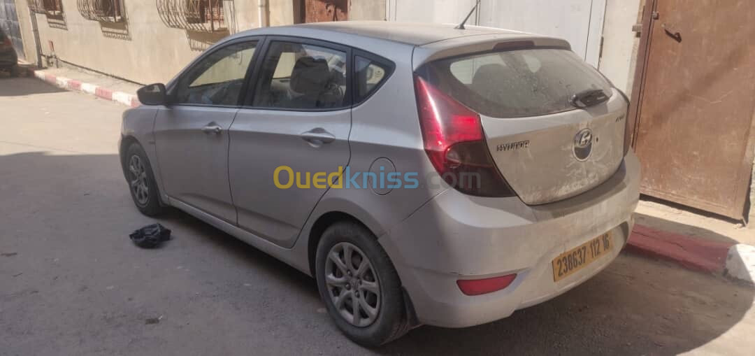 Hyundai Accent RB  4 portes 2012 Accent RB  4 portes