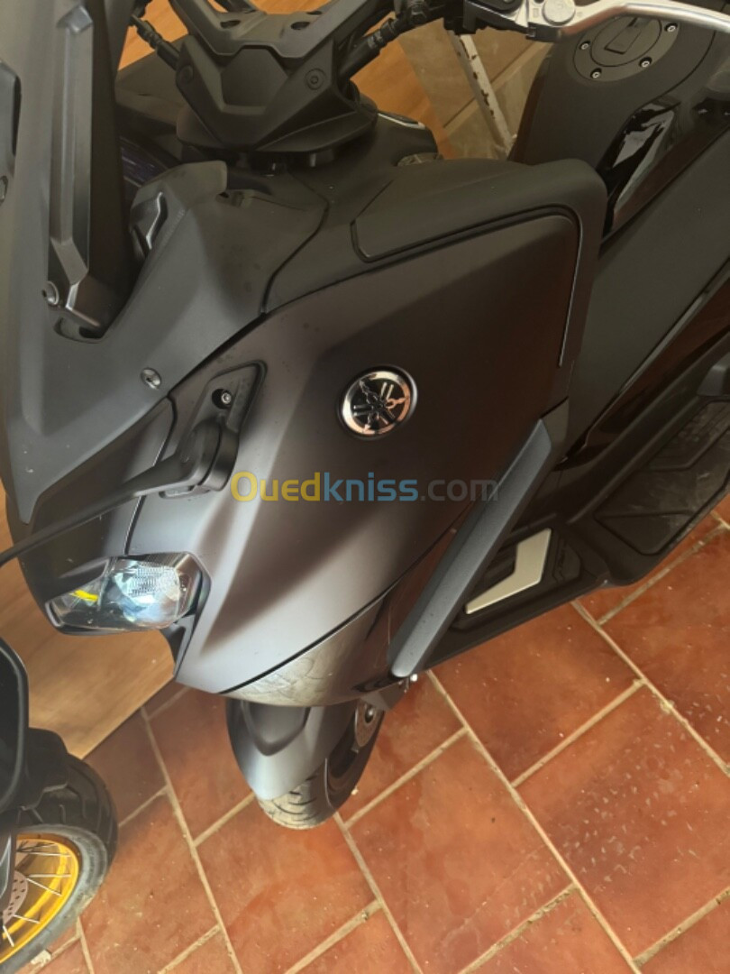 Yamaha Tmax 562 marron chocolat 2024