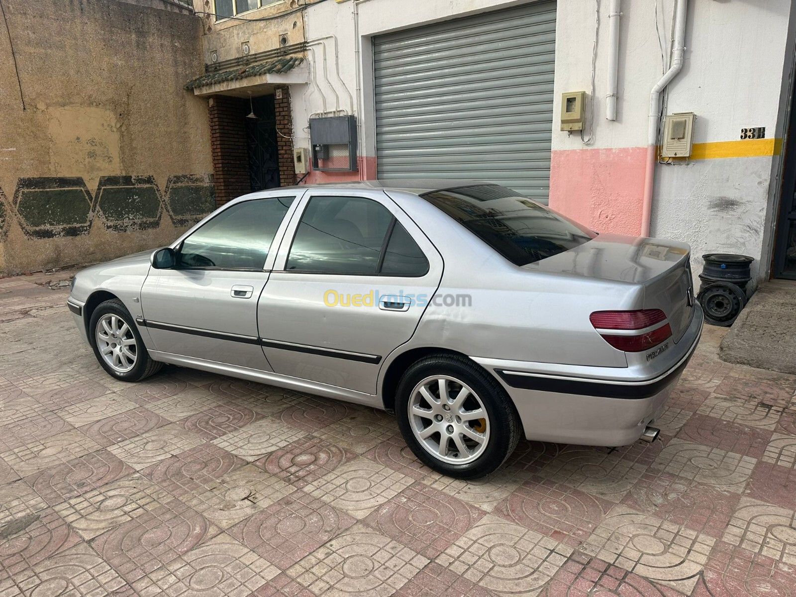 Peugeot 406 2000 .