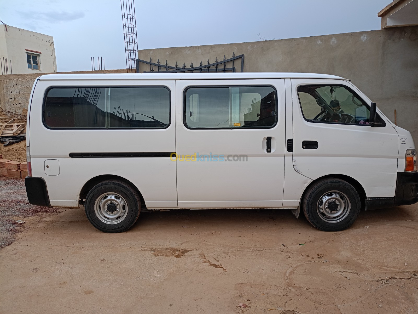 Nissan Urvan 2013 Microbus 15P