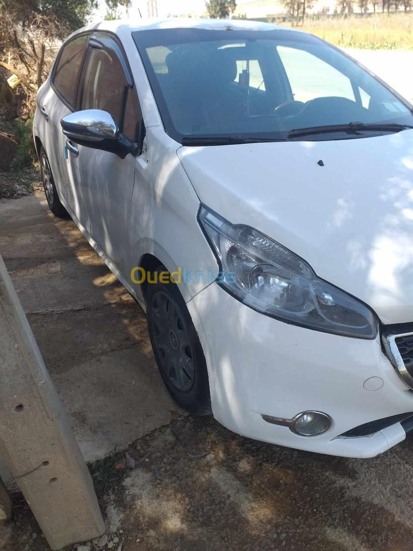 Peugeot 208 2012 