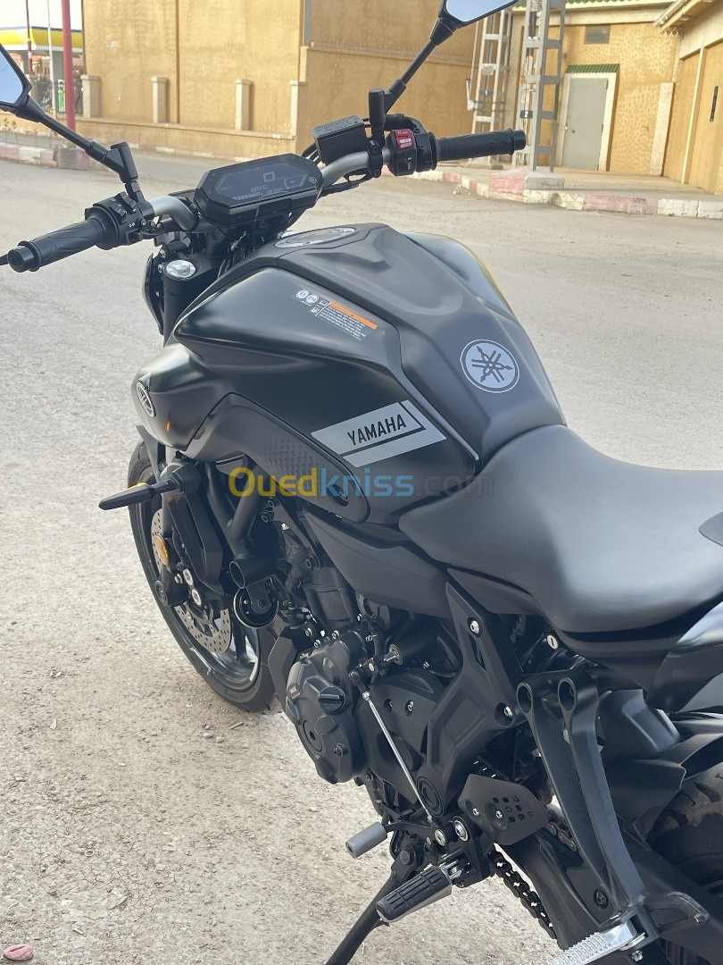 YAMAHA MT-07 2023