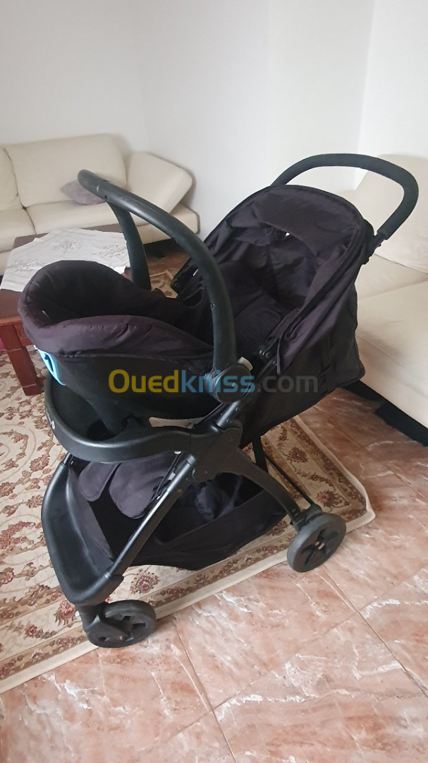 Poussette pour bébé avec siège auto