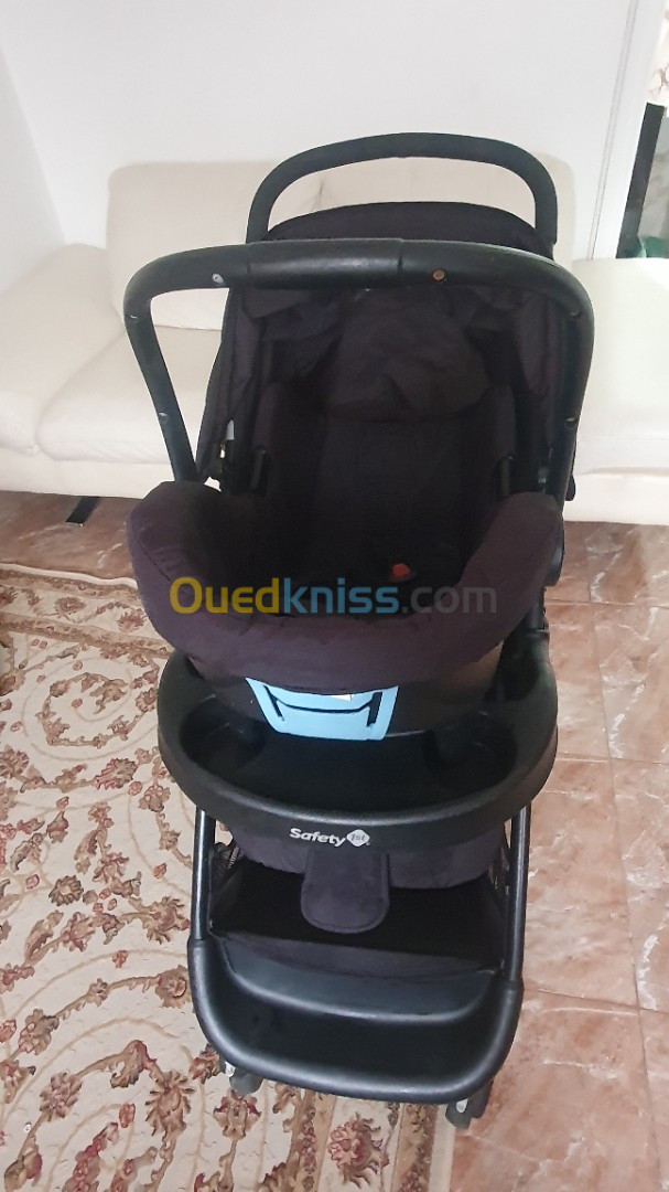 Poussette pour bébé avec siège auto