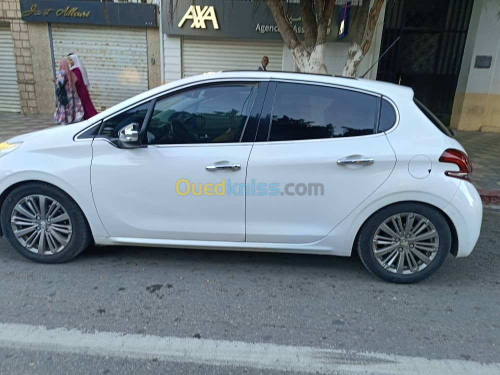 Peugeot 208 2015 Access Facelift