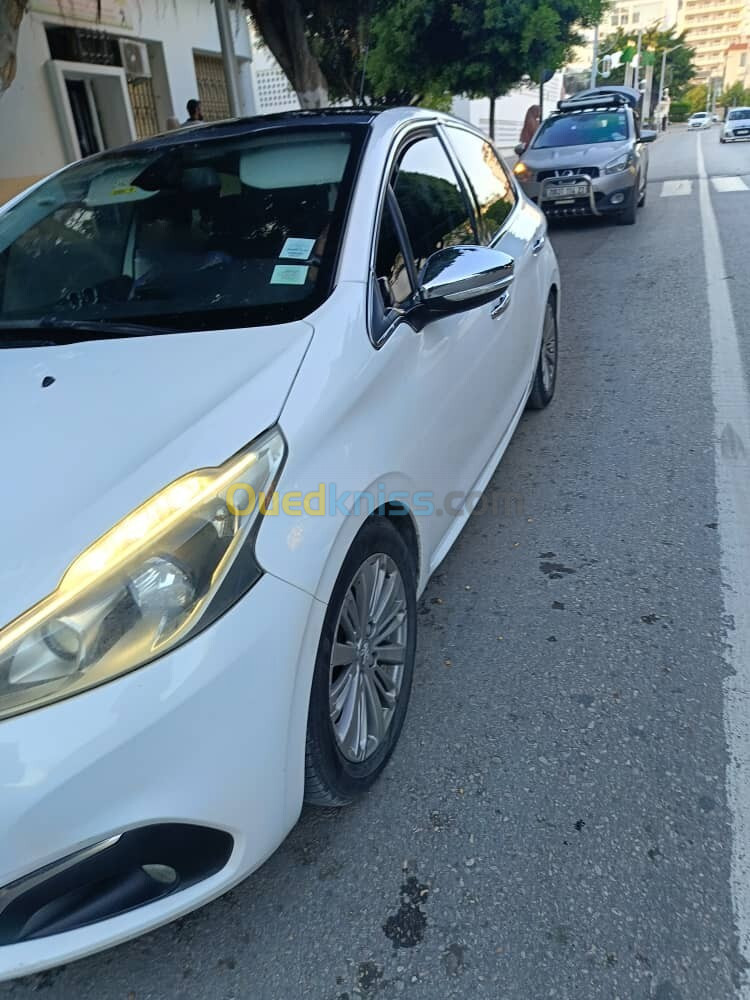 Peugeot 208 2015 Access Facelift