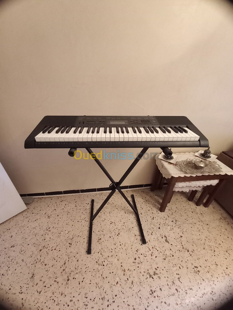 Synthétiseur Piano CASIO CTK-2200 avec support