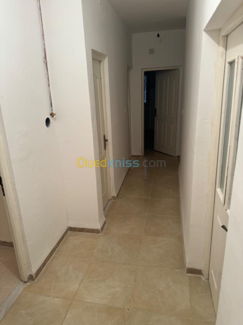 Location Appartement F4 Oum El Bouaghi Ain beida