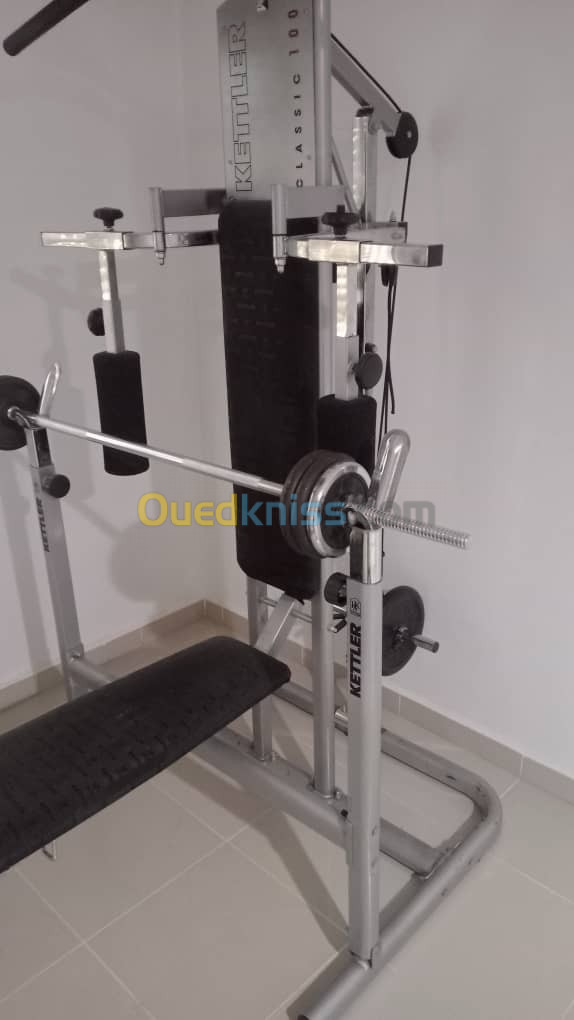 Multi gym kettler classic 100 + 40 Kg de disc + barre de triceps 