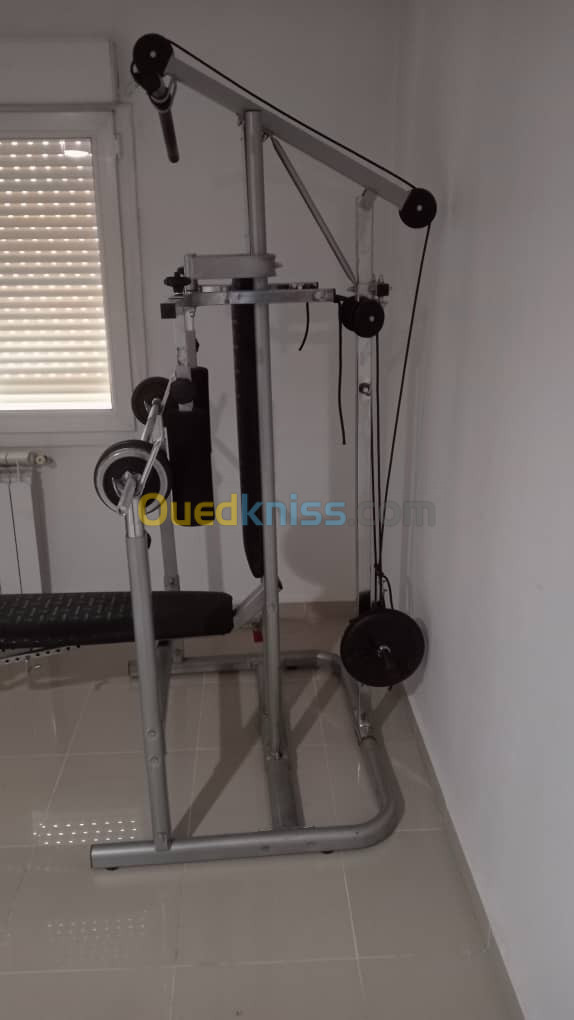 Multi gym kettler classic 100 + 40 Kg de disc + barre de triceps 