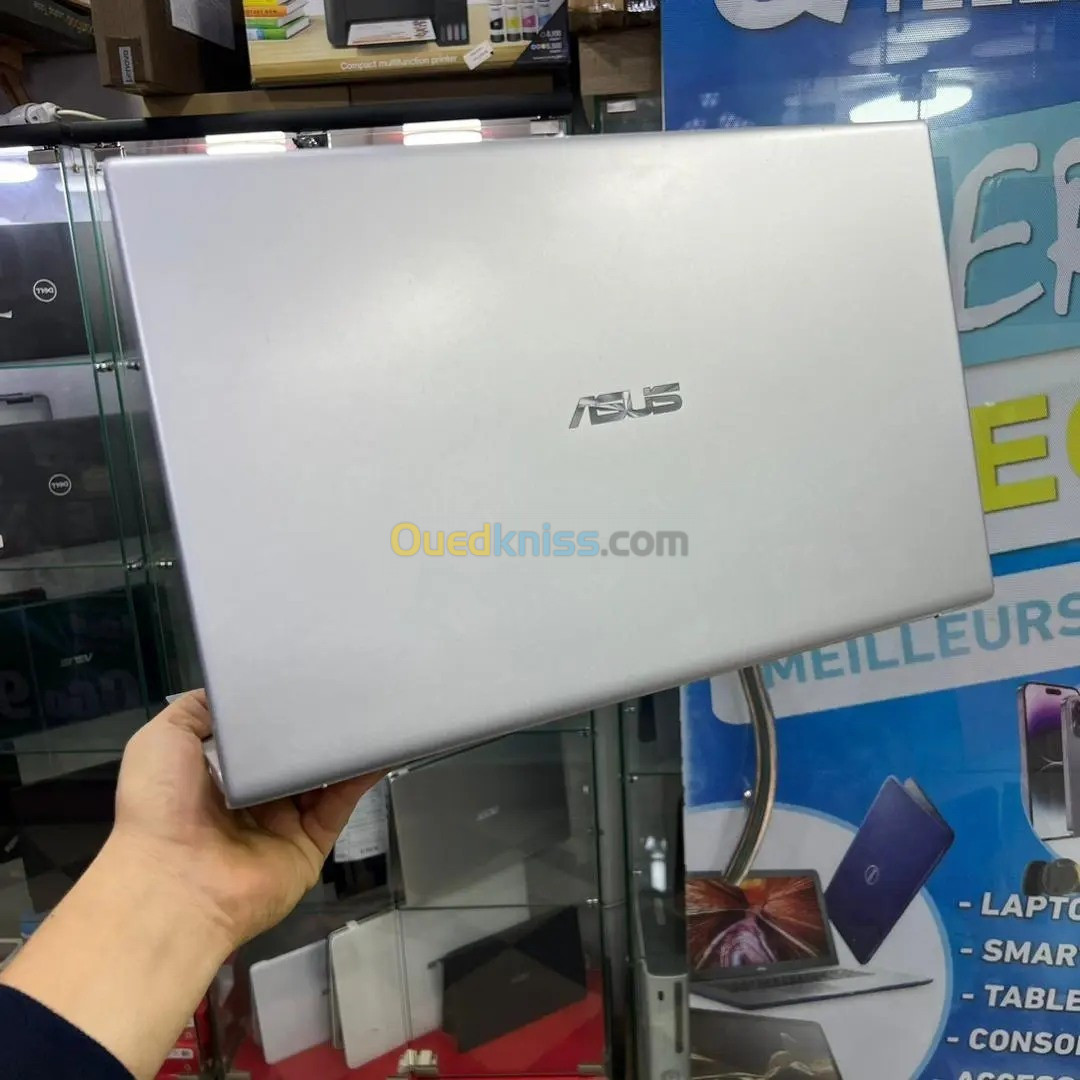 Asus Vivobook X712J Intel Core  i3-1005G1 - 8 Go  DDR4 - Disque dur 256GB SSD - 17,3 Full HD . 