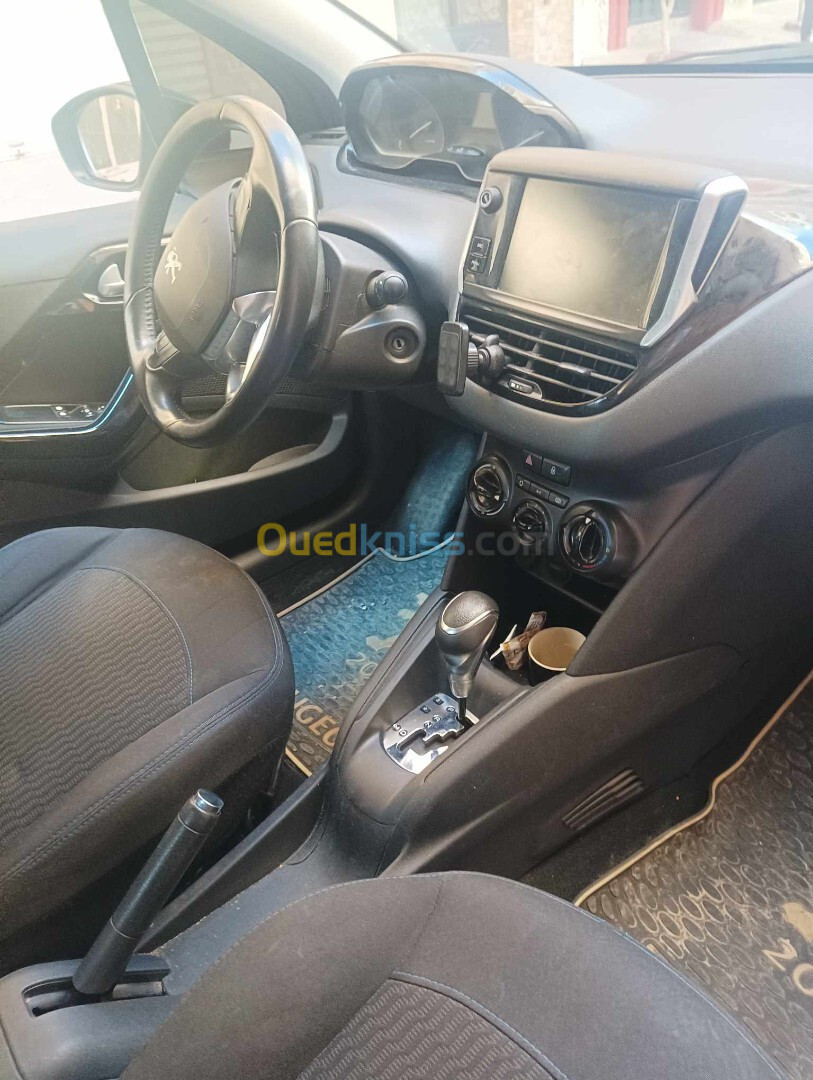 Peugeot 208 2019 Signature