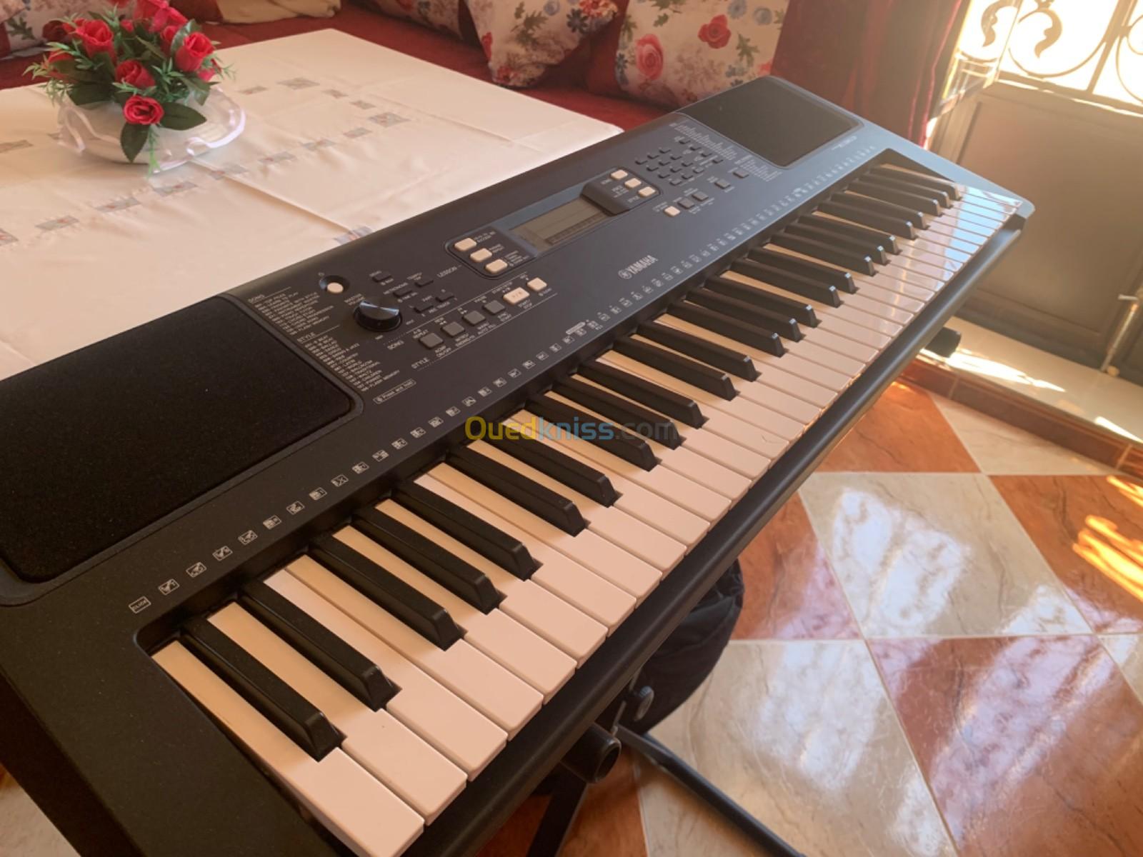 Synthétiseur Yamaha PSR E363 + Support + Housse