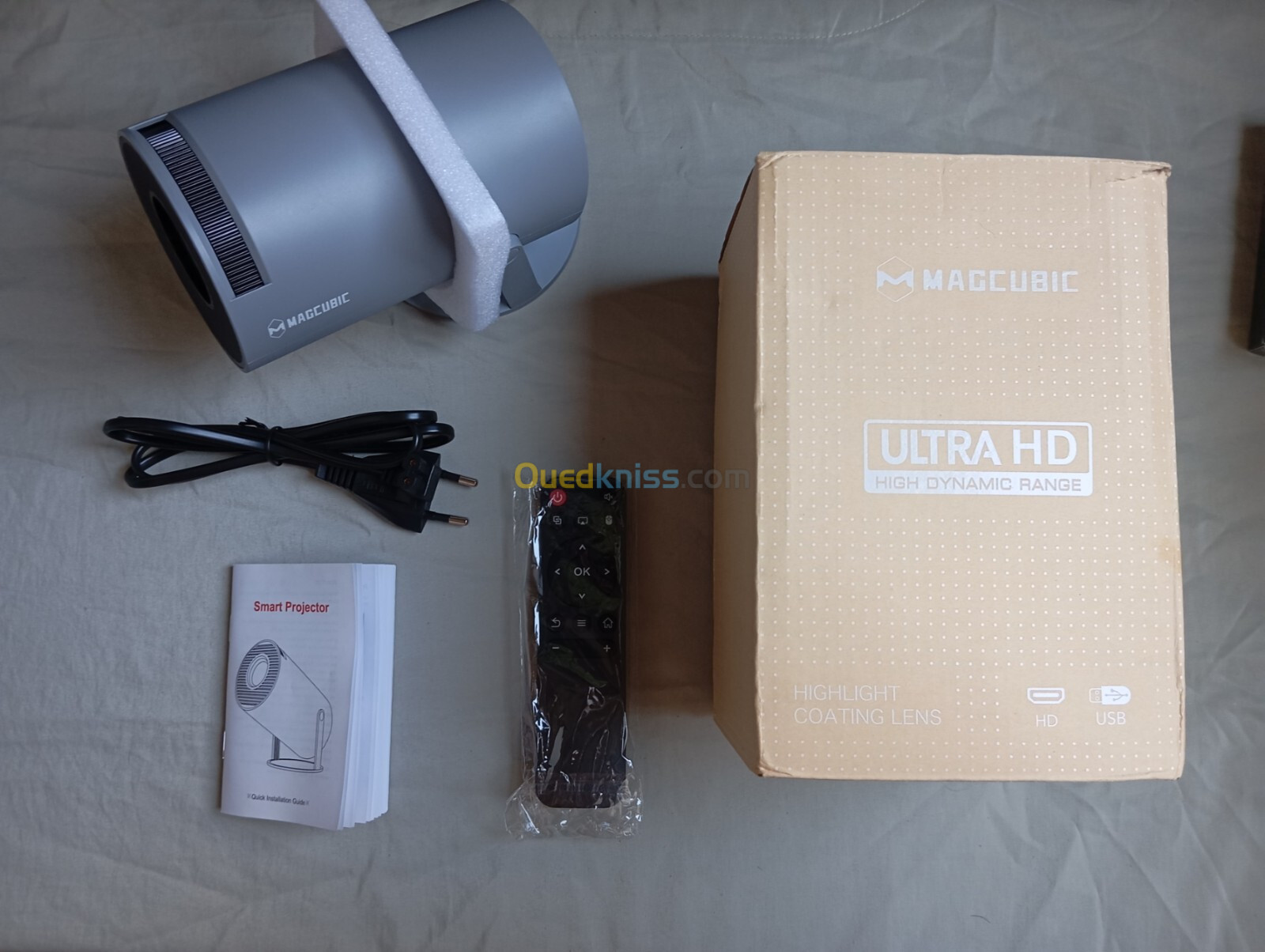 Datashow mini projector : MAGCUBIC HY 300 pro