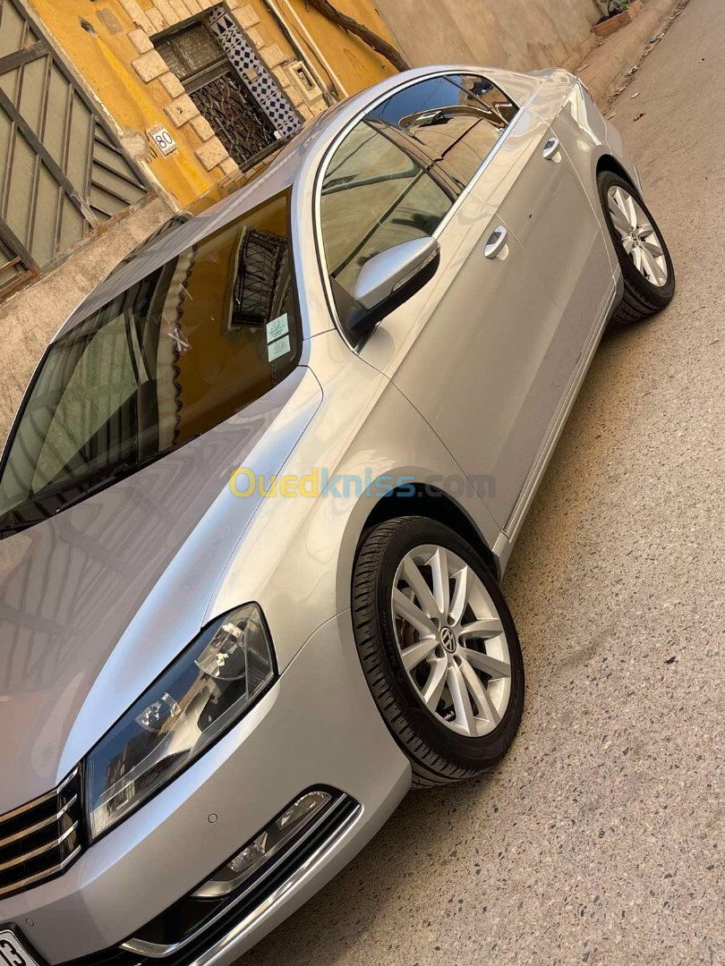 Volkswagen Passat 2012 Bleu motion