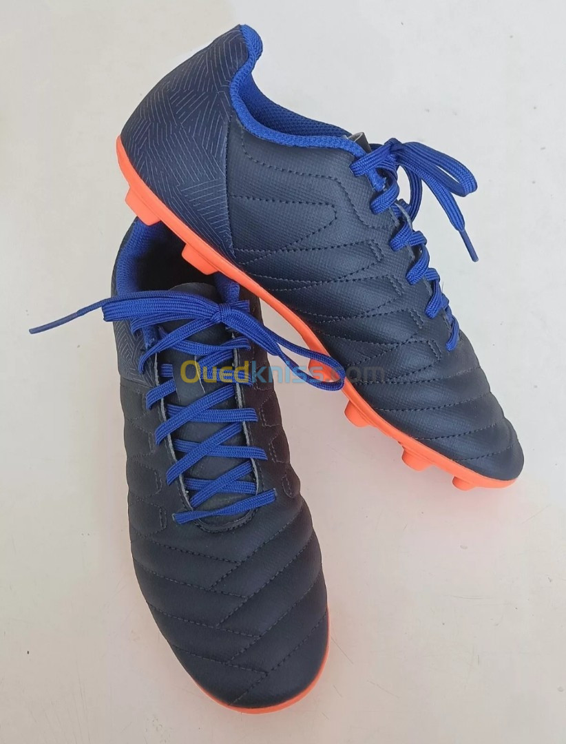 Chaussures ou souliers de football - crampons - Decathlon Kipsta, article Neuf, pointure 38