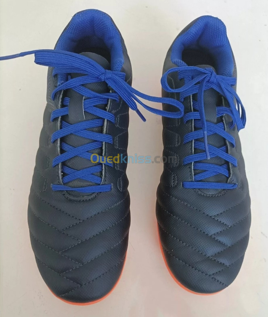 Chaussures ou souliers de football - crampons - Decathlon Kipsta, article Neuf, pointure 38