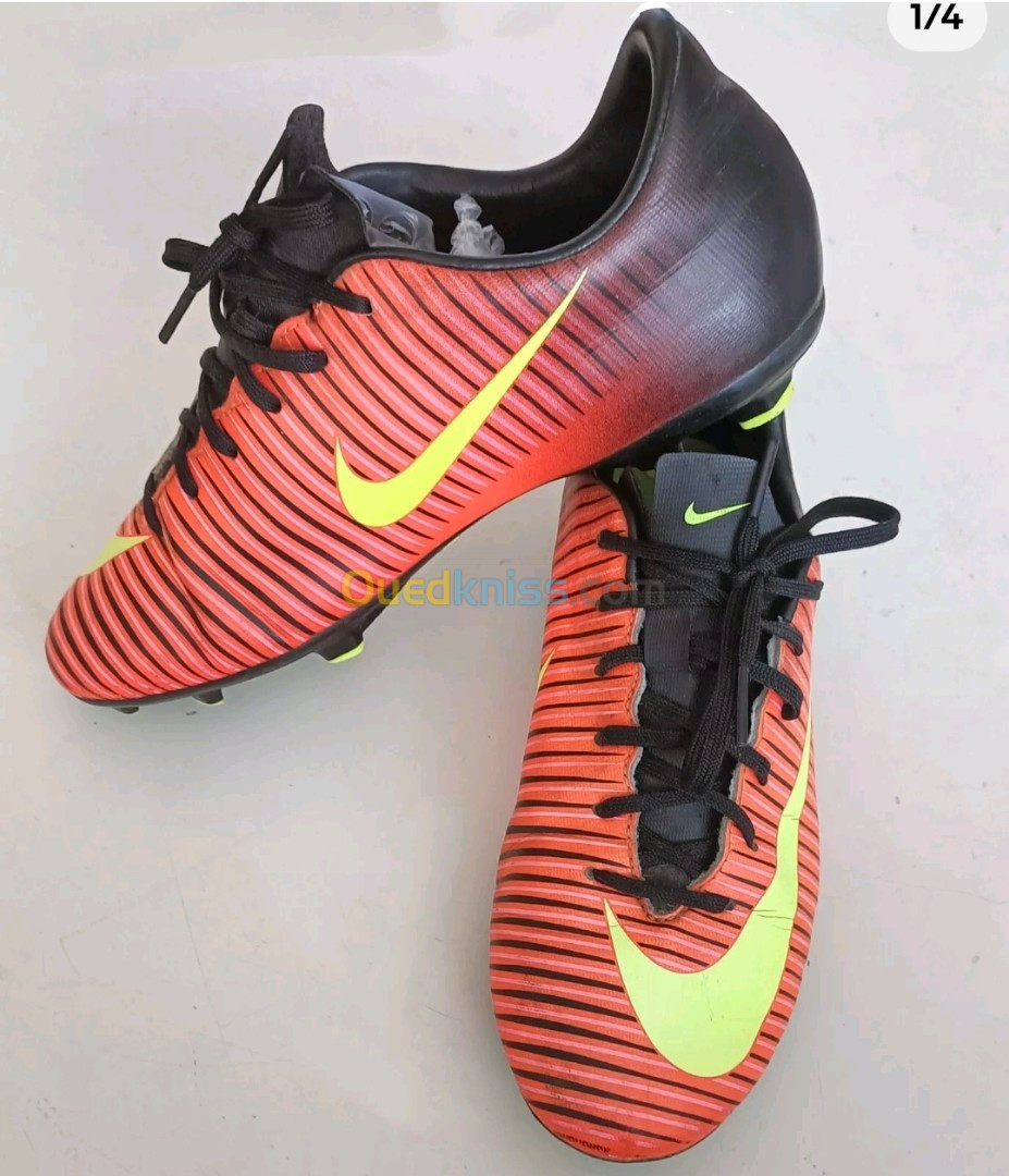 Chaussures ou souliers de football - crampons - Nike Mercurial en bon état, pointure 38