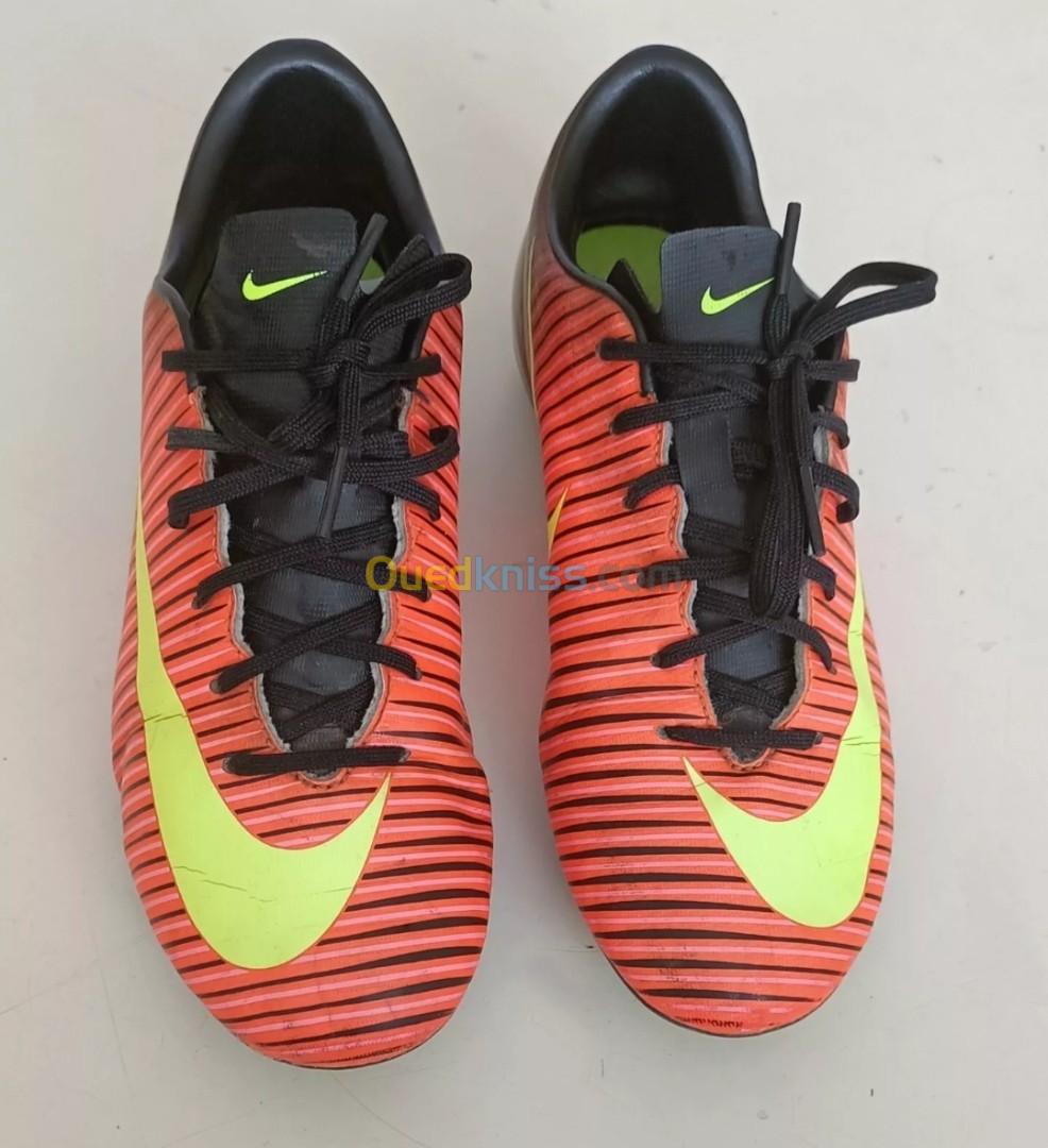 Chaussures ou souliers de football - crampons - Nike Mercurial en bon état, pointure 38