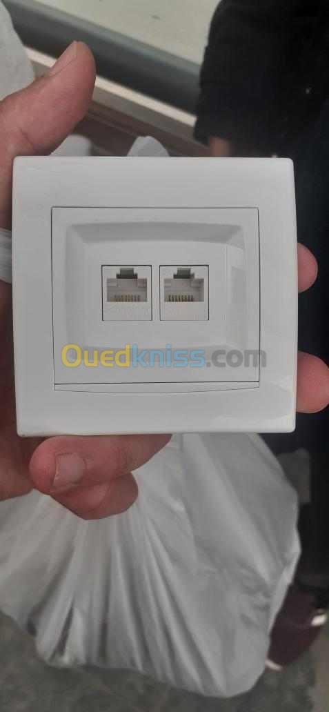 prise électriques 2P+T schneider  , prise réseaux rj45  cat 5   schneider