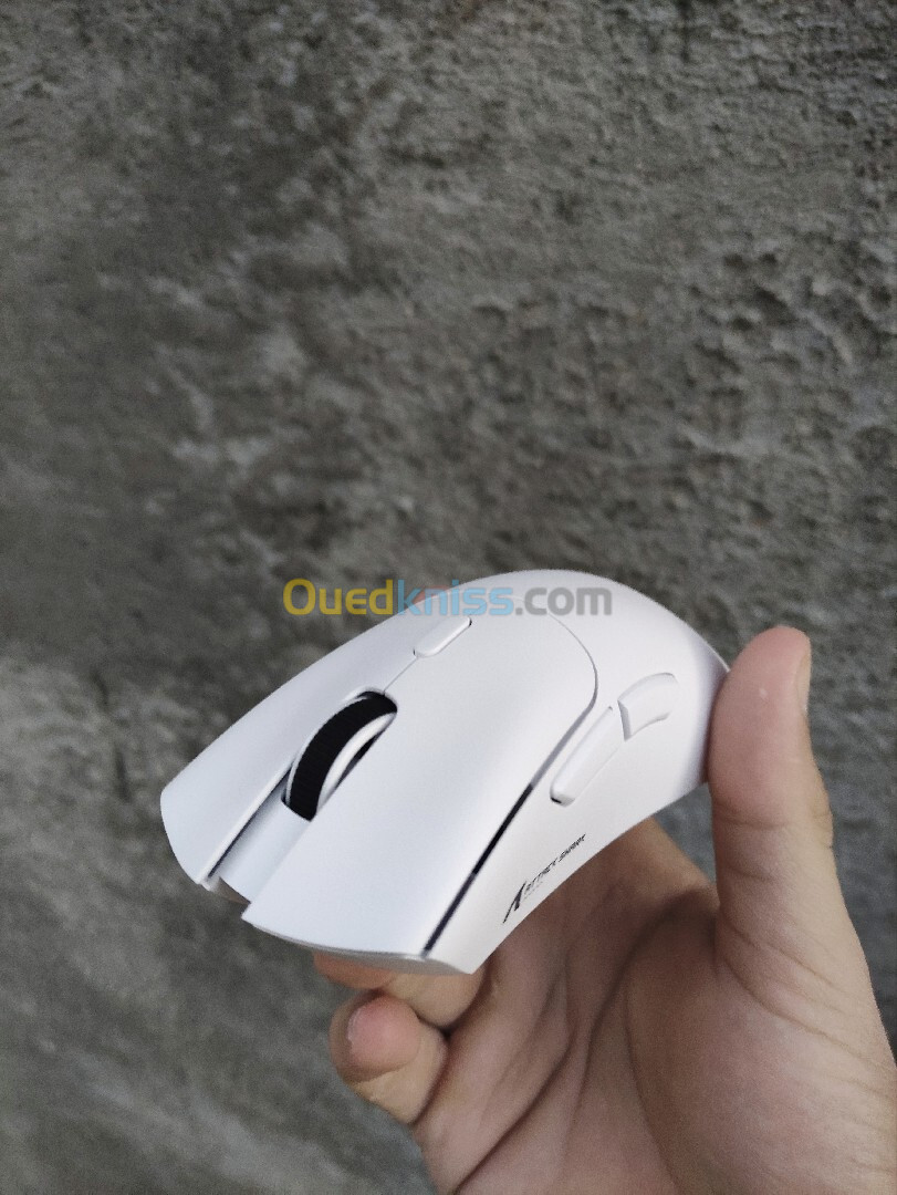 للبيع Gaming mouse Attack Shark R1