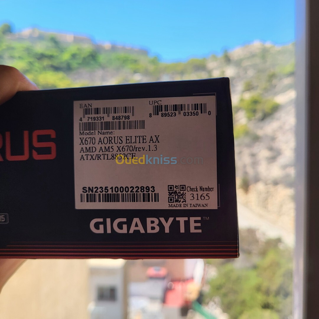 carte mére Gigabyte X670 AORUS Elite AX Socket AM5 jamais utilisé