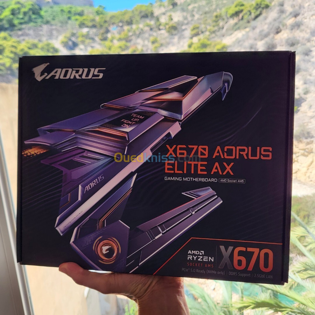 carte mére Gigabyte X670 AORUS Elite AX Socket AM5 jamais utilisé