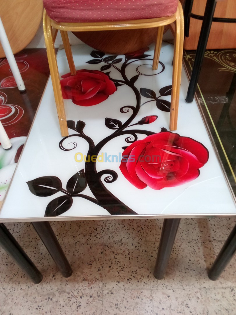 Table et 4 chaises / طابلة و 4 كراسى 