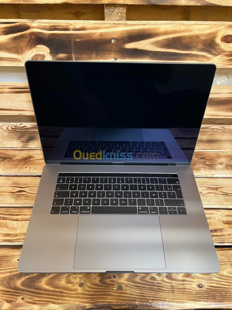 Macbook Pro 2019 15 i7 256GB SSD AMD Radeon Pro 4GB - Alger Algeria