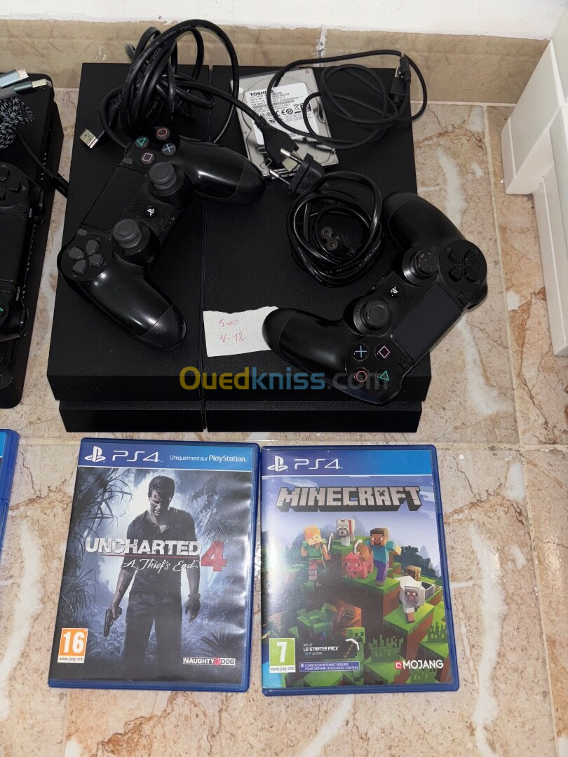 Lot ps4 cd et manettes 