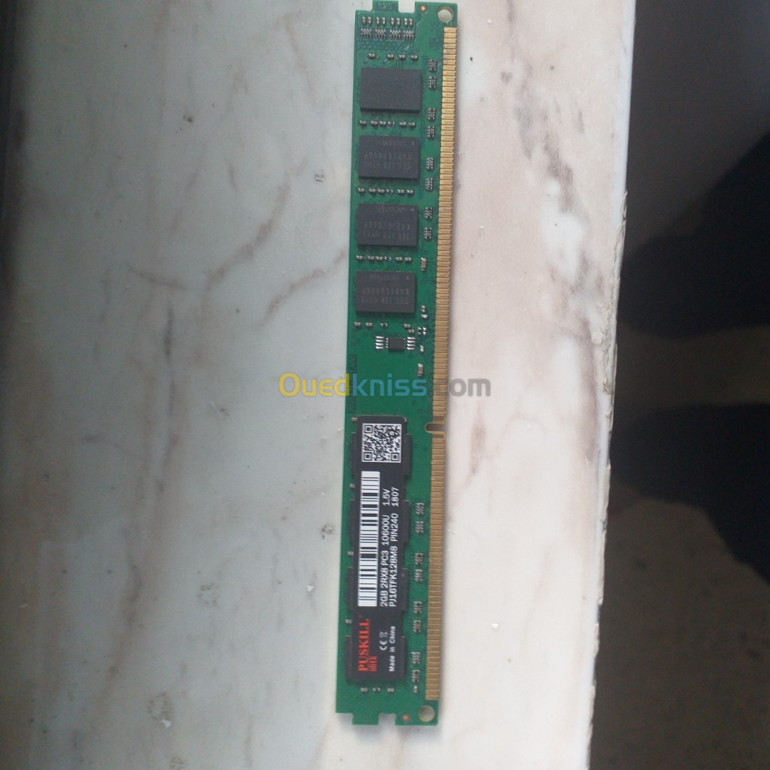 deux (2) Ram de capacité 2 GB 