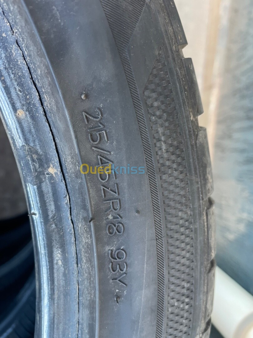 4 pneus Hankook 215 45 R18