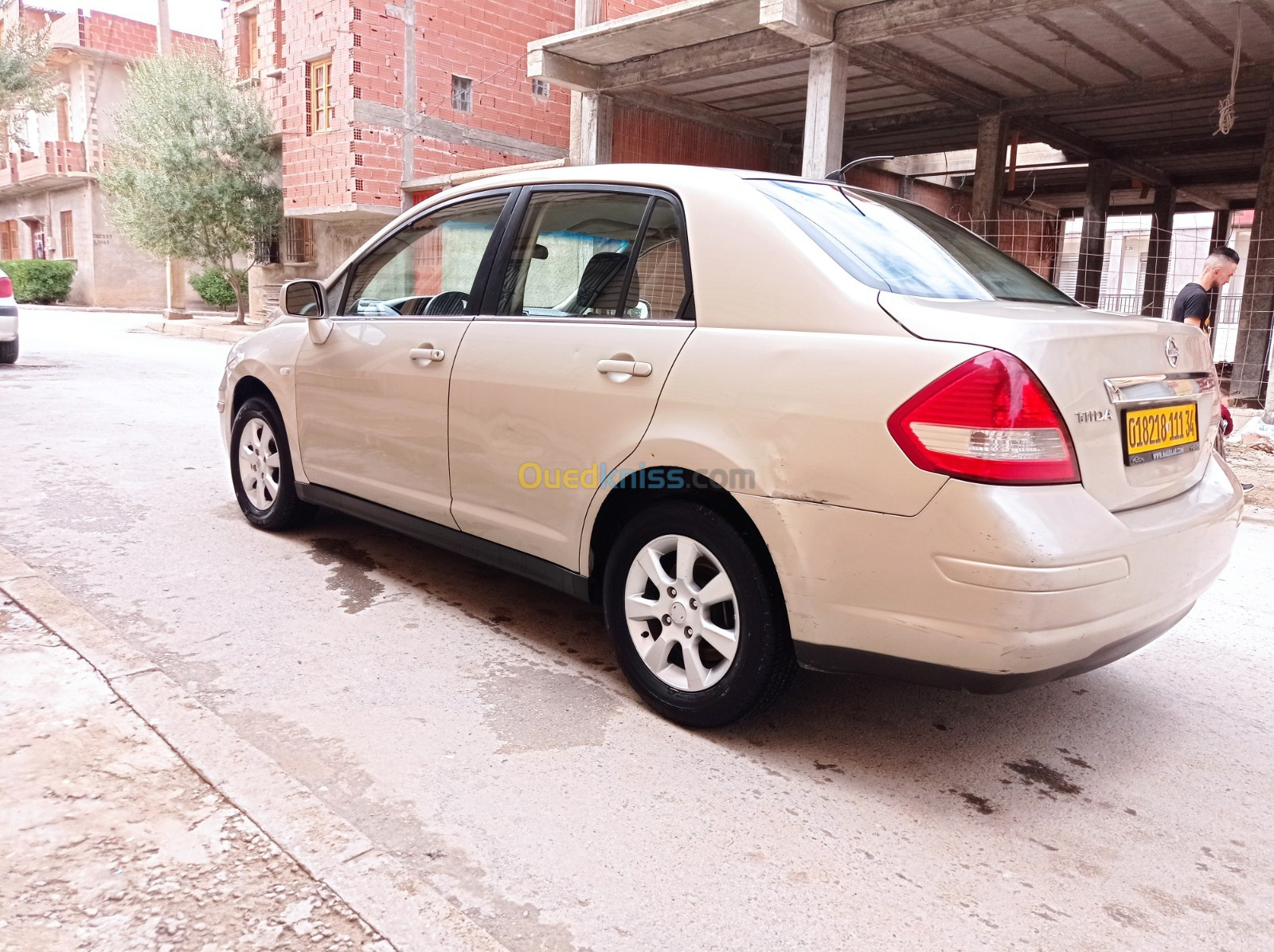 Nissan Tiida 4 portes 2011 Tiida 4 portes