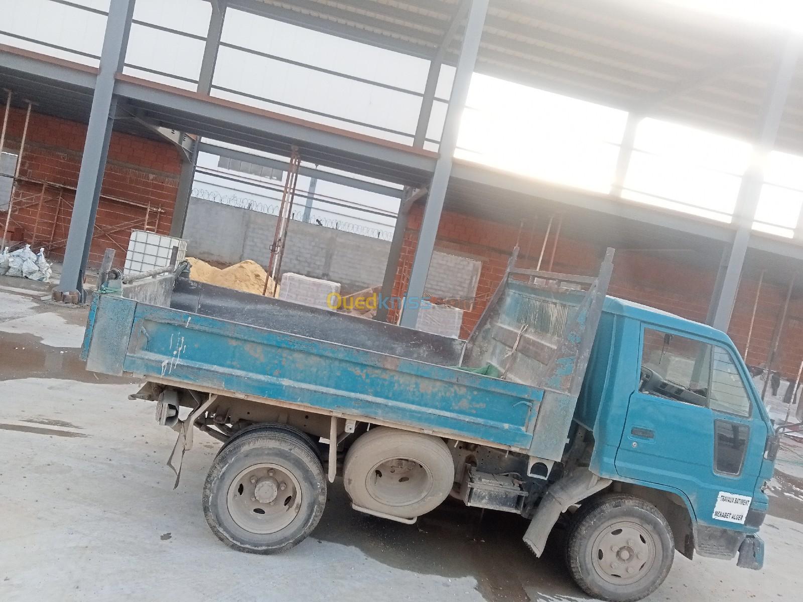 transporter tout type de marchandise camion 2t5 livraison touts produits matériaux Construction 