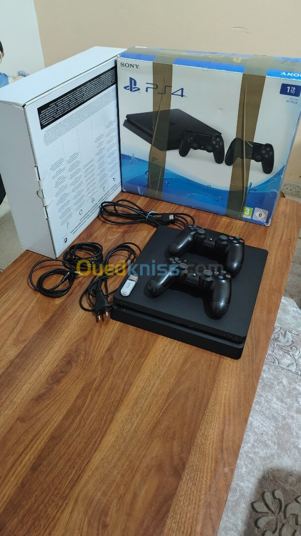 PS4 Slim Flaché 1TB version 9.00