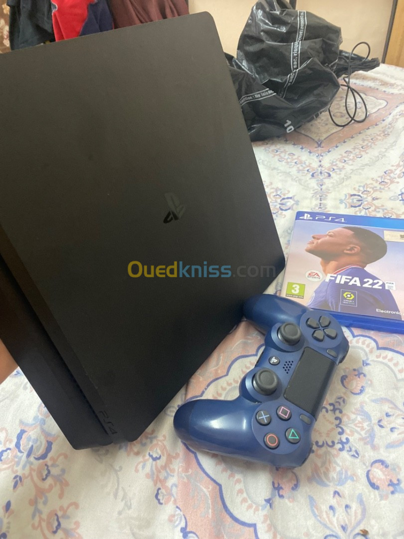 Ps4 slim 1Tera + manette originale + fifa 2022